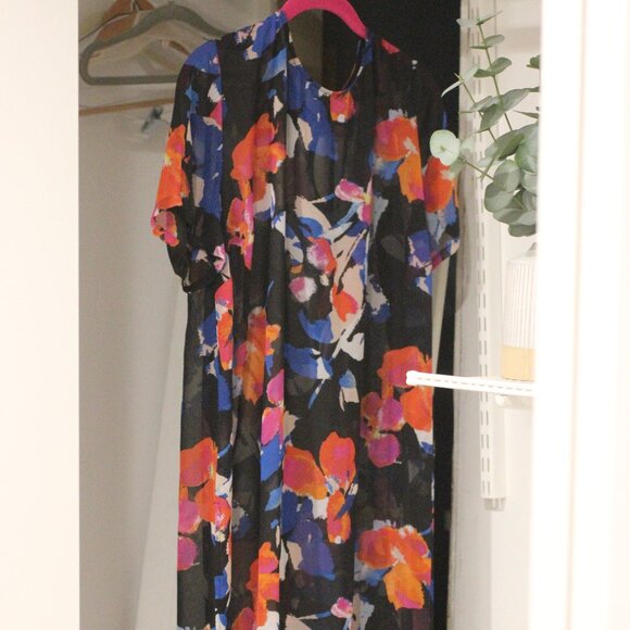 Vince Camuto Dresses & Skirts - Vince Camuto Floral Sheer Dress Size 1X